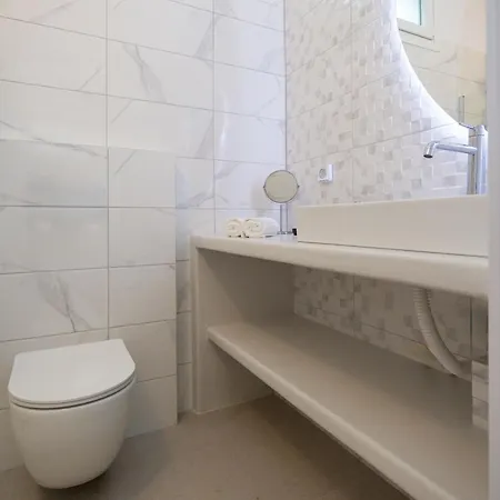 Naxos Mini Cube Apartment
